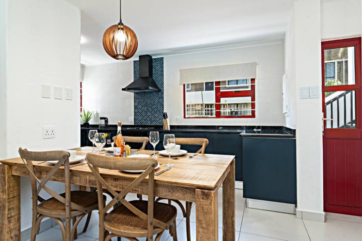 Le Paradis 15 Dining Area